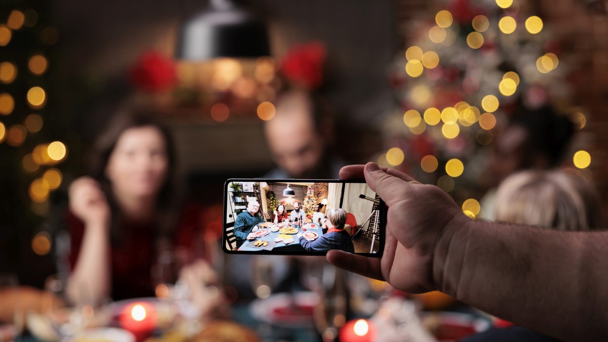 Foto wird während einer Weihnachtsfeier gemacht